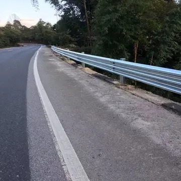 益陽(yáng)高速波形護(hù)欄板