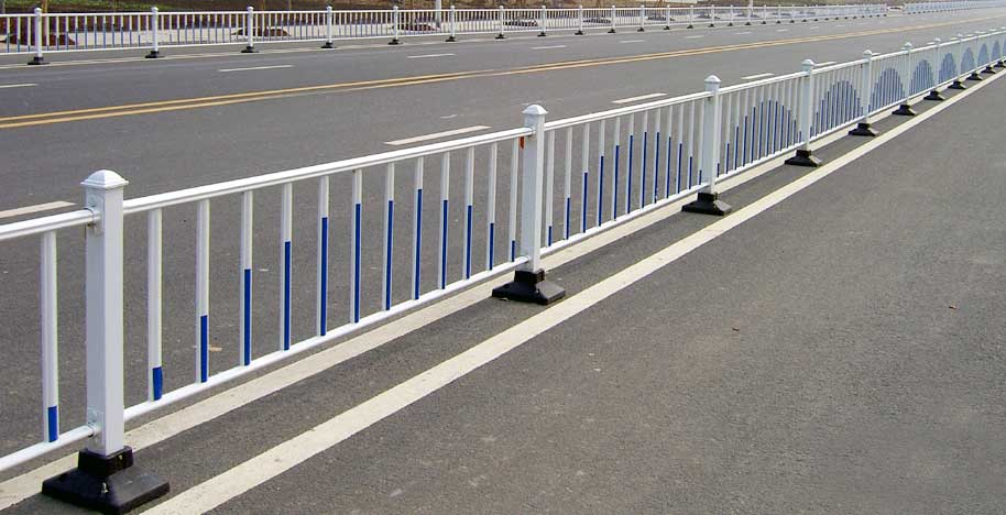 阿勒泰高速護欄