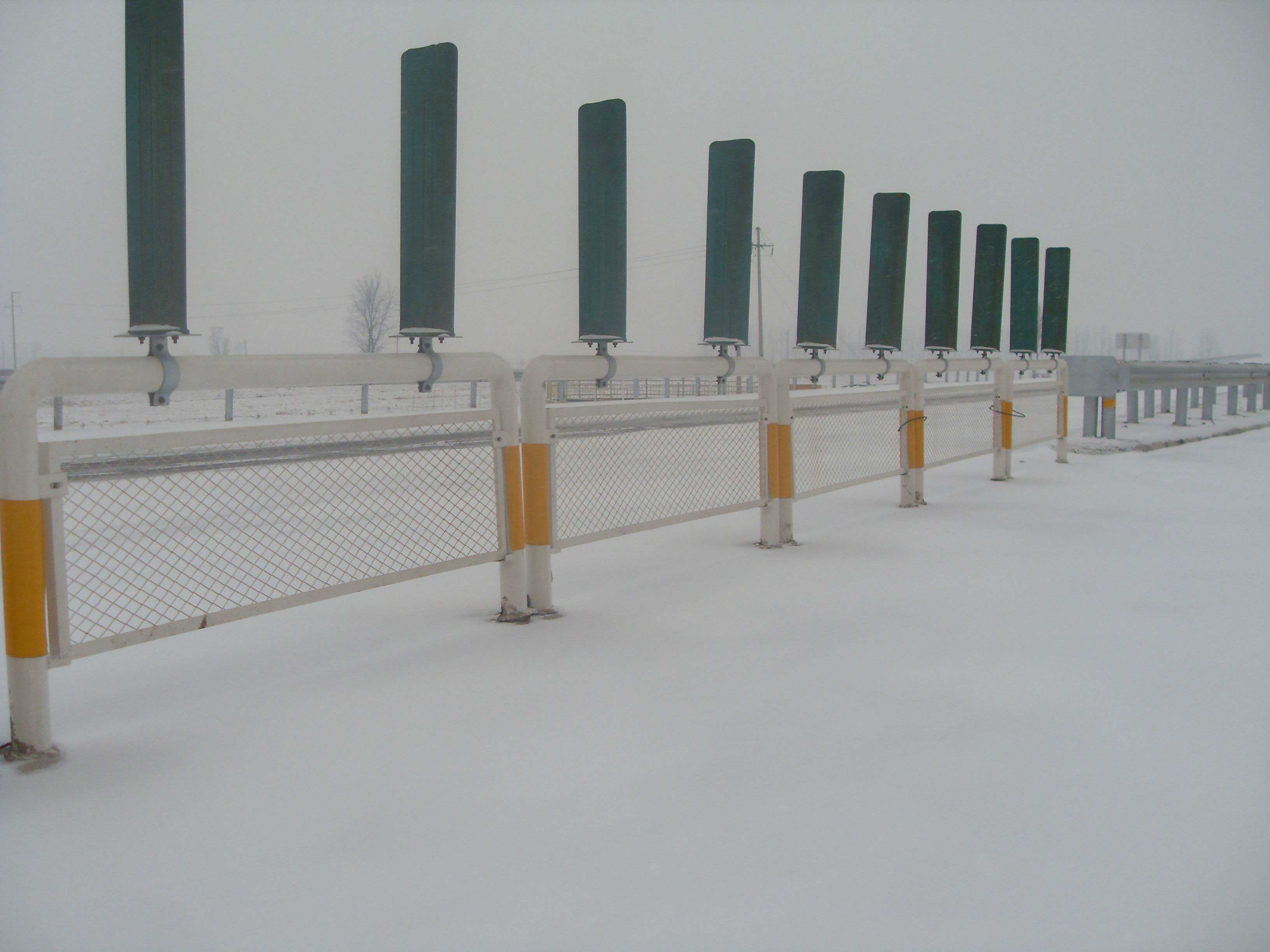 阿里巴巴高速護欄板