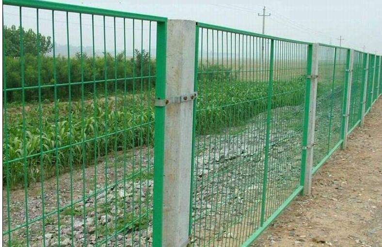 由干高速護欄的廠家嗎