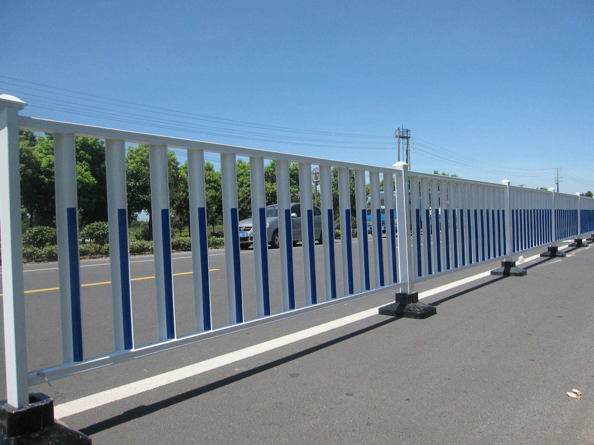 有藍色護欄的都是高速公路嗎