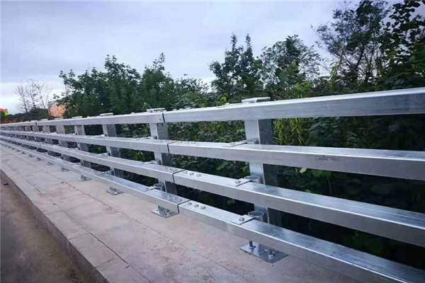 渝北高速護欄施工