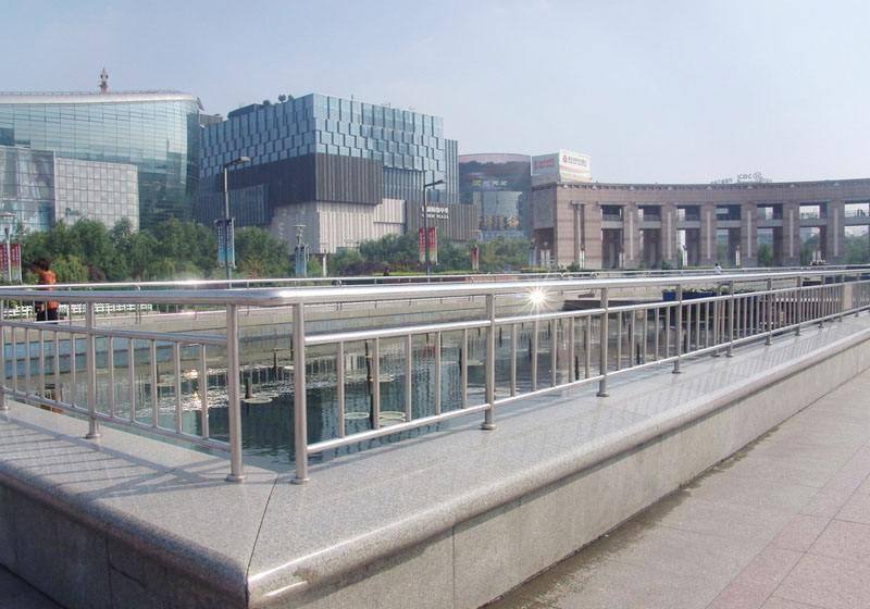 渝中高速護(hù)欄安裝