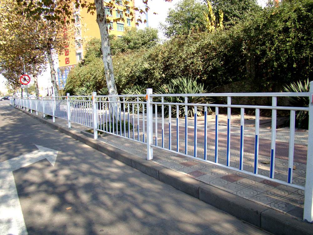 玉林高速公路護欄板滾壓成型設備