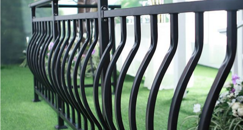 岳陽(yáng)高速公路護(hù)欄板型材生產(chǎn)線