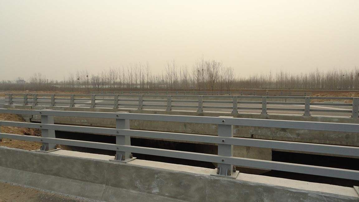 岳陽高速護欄板滾壓線