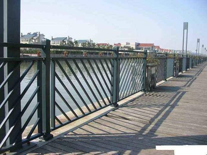 云浮高速護欄板生產(chǎn)廠家