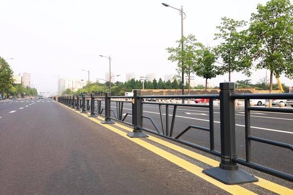 云南高速公路波形護欄板安裝價格