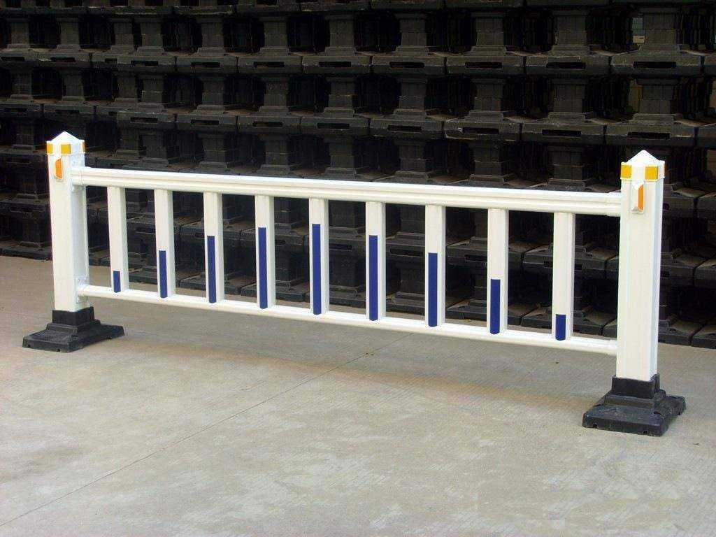 云南高速公路護欄施工