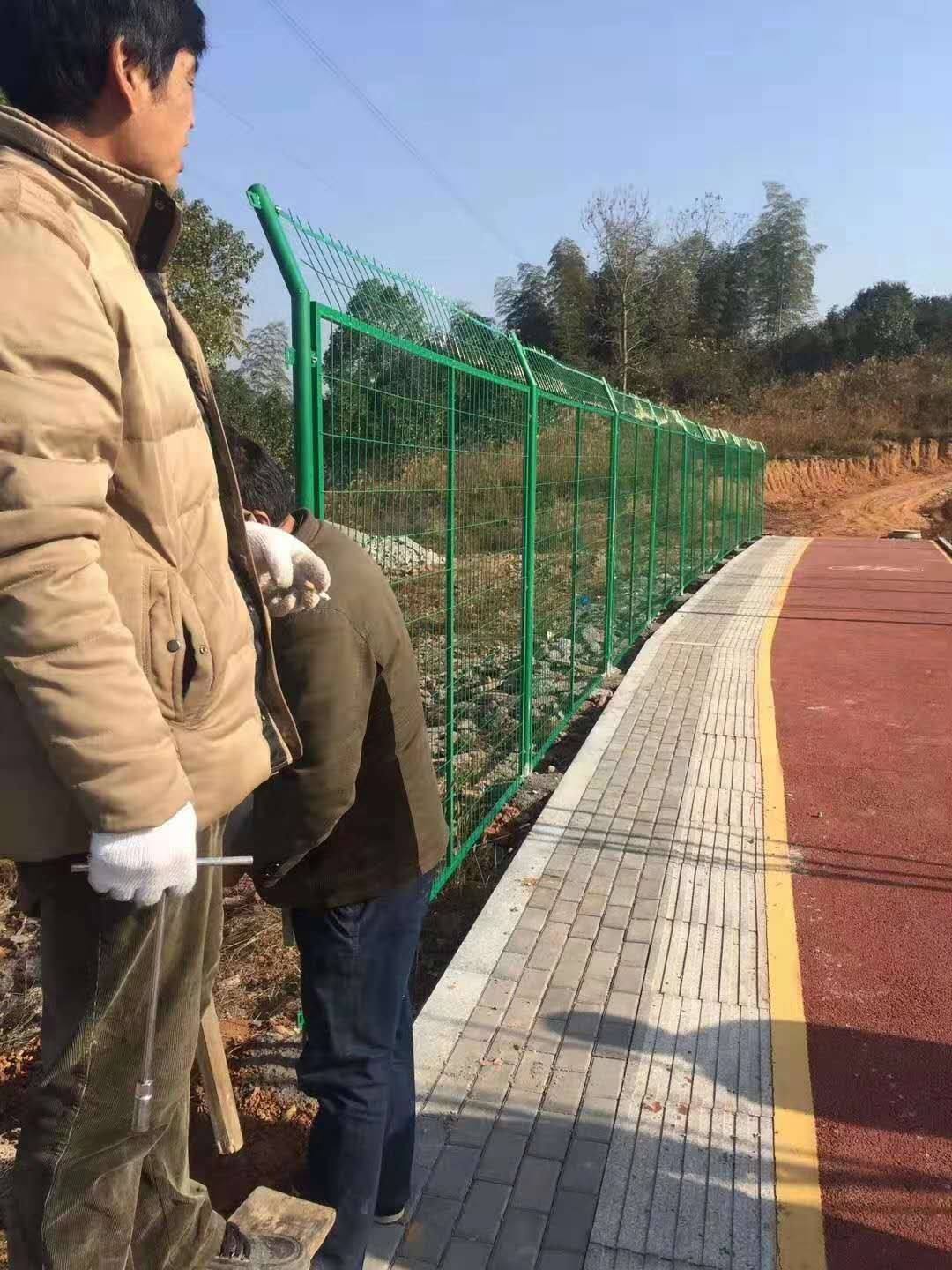 云南高速護欄板批發