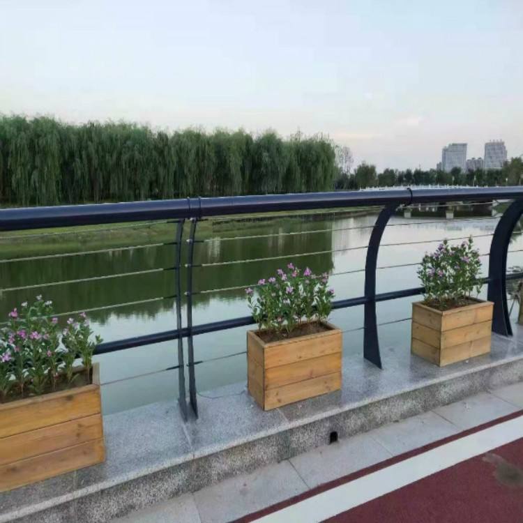 云南高速護欄板制造設備