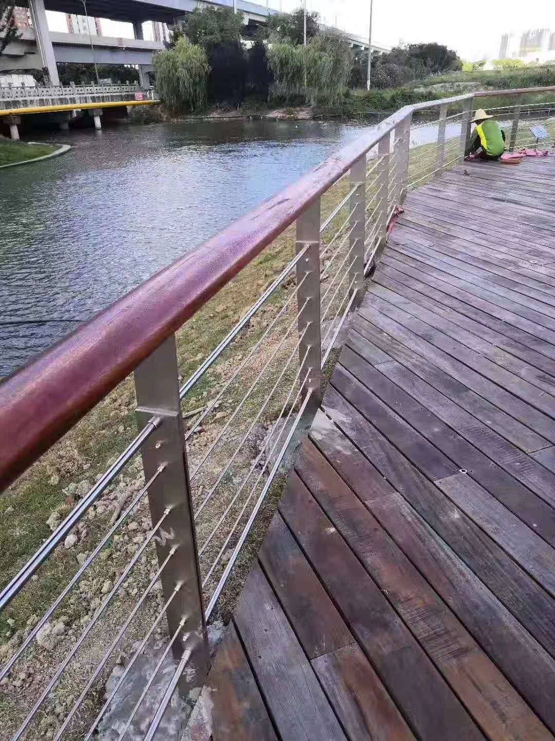 云南高速護欄補貼價格表