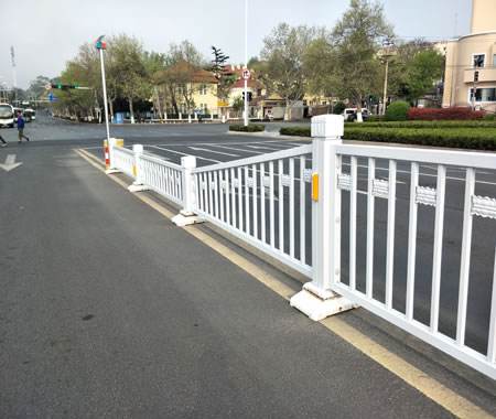 伊梨高速公路護欄