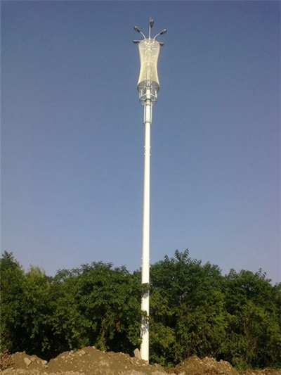 21歲的通信塔工謝衛