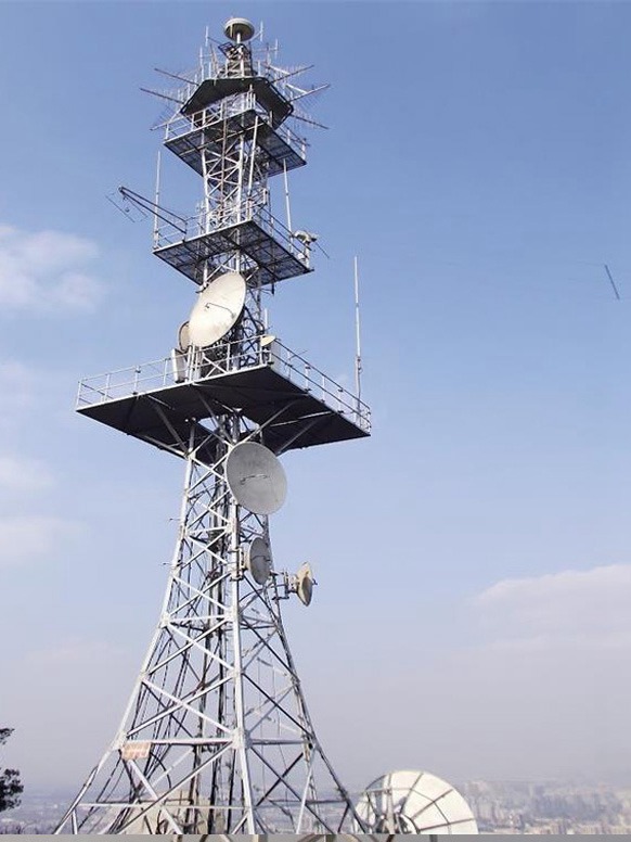 珠峰上的通訊塔